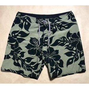Men’s board shorts
